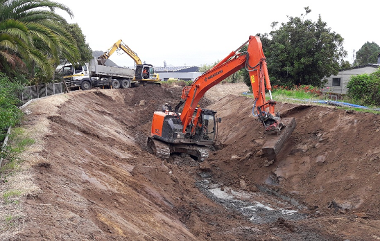 Rototilt on a Waiotahi Contractors Hitachi digger in action